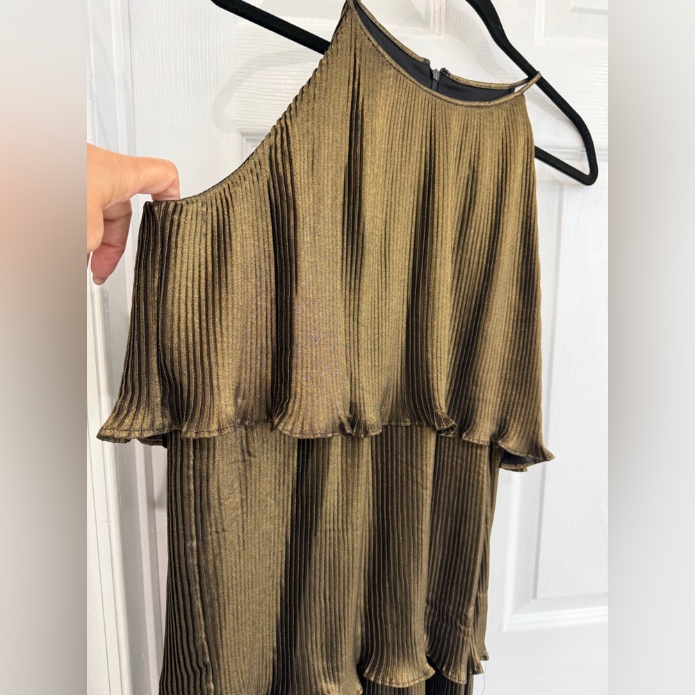 DKNY Black and Gold metallic pleated fabric Dress - Picture 4 of 9